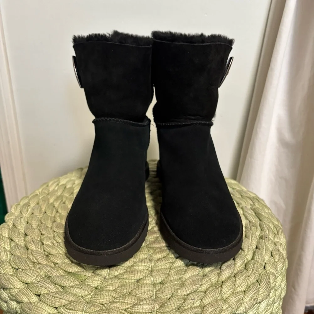 UGG Black Suede Classic Femme Toggle Hidden Wedge Boot Size 9.5